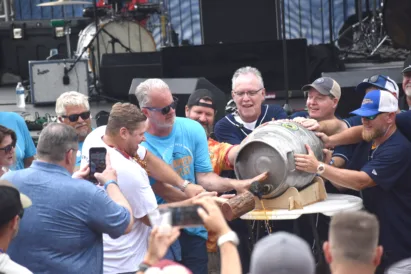Thousands Pour Into Heritage Port for Mountaineer Brewfest